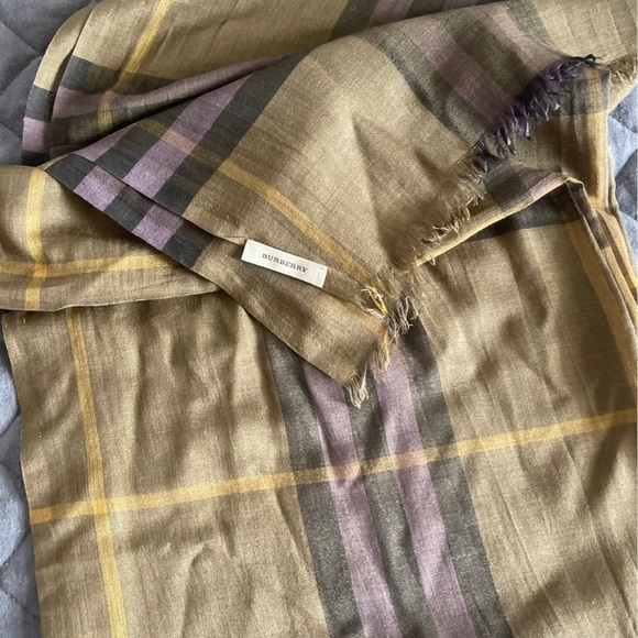 Burberry scarf - Picture 2 of 2